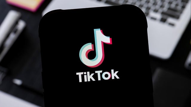 cbsn-fusion-trump-says-he-is-very-close-to-a-deal-on-tiktok-thumbnail.jpg 